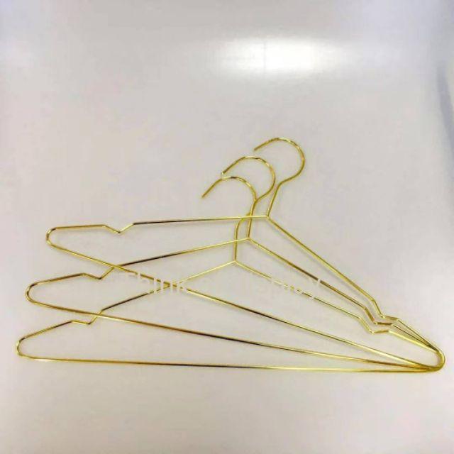 ไม้แขวนเสื้อเหล็กลวดทอง ไม้แขวนลายเกลียวสีทอง ไม้แขวนลวดเรียบสีทอง แพ็คละ 12 อัน - thumbnail 2