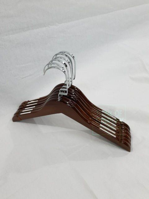 ไม้แขวนไม้สีโอ๊ค ไม้แขวนเสื้อไม้แท้  แพ็คละ12 อัน - thumbnail 3