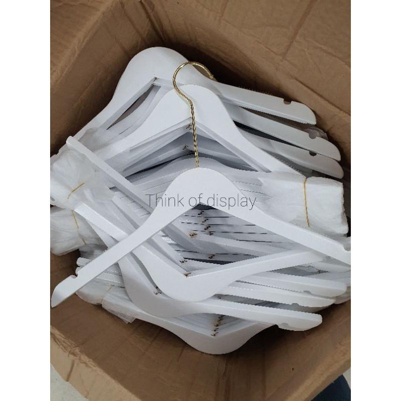 ไม้แขวนเสื้อ ไม้แท้เคลือบสีขาว #05 แพ็คละ 6 อัน/12 อัน - thumbnail 7