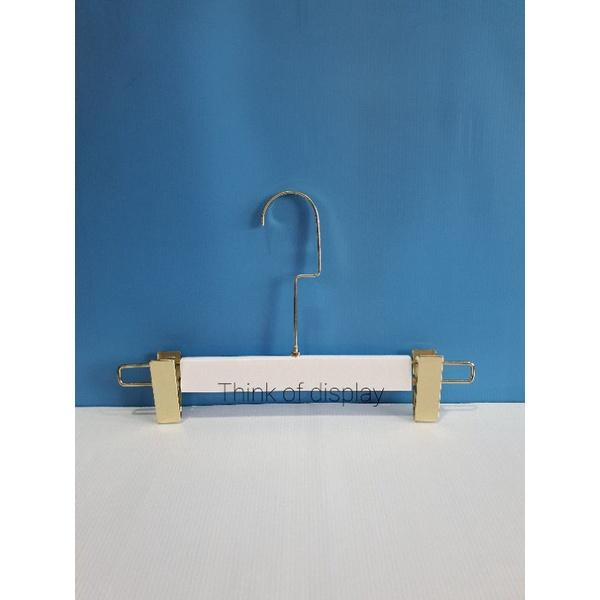 ไม้แขวนเสื้อไม้สีขาว ไม้หนีบกางเกงไม้สีขาว รุ่นตะขอคอCยาวสีทอง แพ็ค 6 อัน/แพ็ค 12 อัน - thumbnail 6