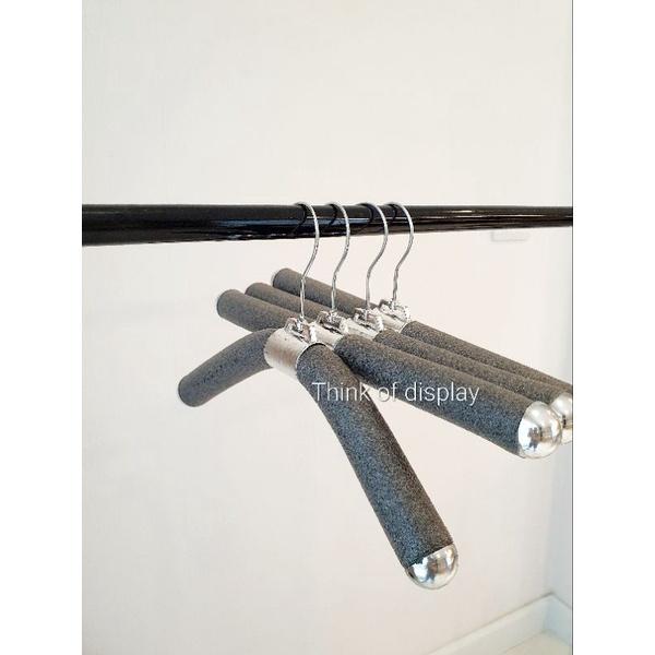 ไม้แขวนเสื้อเด็กโฟม ดัดได้ แพ็คละ 12 ชิ้น - thumbnail 6