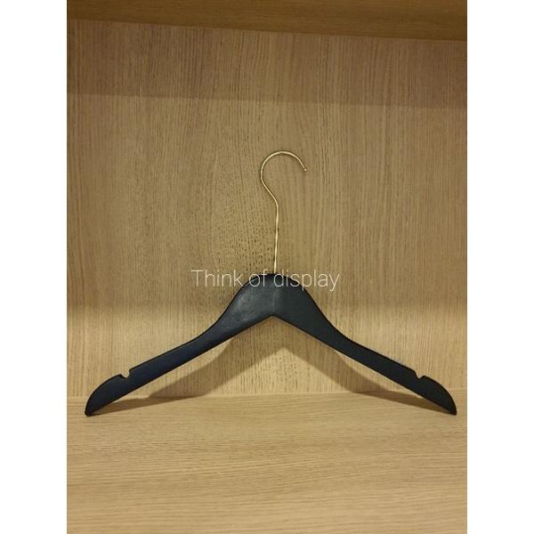 ไม้แขวนเสื้อไม้สีดำ  ไม้แขวนเสื้อผู้ใหญ่ ตะขอยาวสีทอง แพ็คละ 6 อัน/แพ็คละ 12 อัน - thumbnail 7