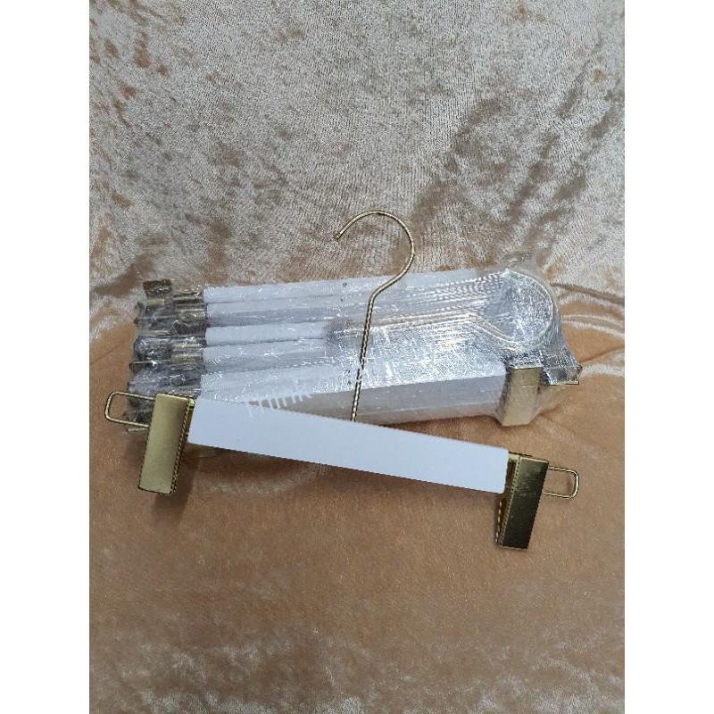 ไม้แขวนกางเกง ไม้หนีบไม้เคลือบสีขาว กระโปรง ตะขอยาวสีทอง HWC - thumbnail 5