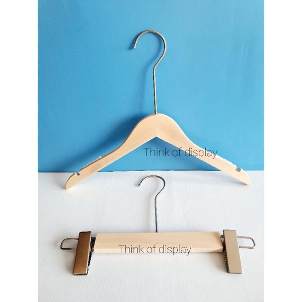 ไม้แขวนไม้แท้ ไม้หนีบกางเกง สีธรรมชาติไม่เคลือบเงา ตะขอยาวสีบรอนซ์เงิน แพ็ค 6 อันและแพ็ค 12 อัน - thumbnail 7