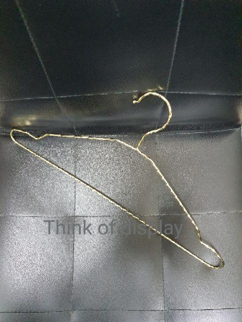 ไม้แขวนเสื้อเหล็กลวดทอง ไม้แขวนลายเกลียวสีทอง ไม้แขวนลวดเรียบสีทอง แพ็คละ 12 อัน - thumbnail 3