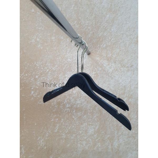 ไม้แขวนเสื้อไม้สีดำ  ไม้แขวนเสื้อผู้ใหญ่ ตะขอยาวสีทอง แพ็คละ 6 อัน/แพ็คละ 12 อัน - thumbnail 3