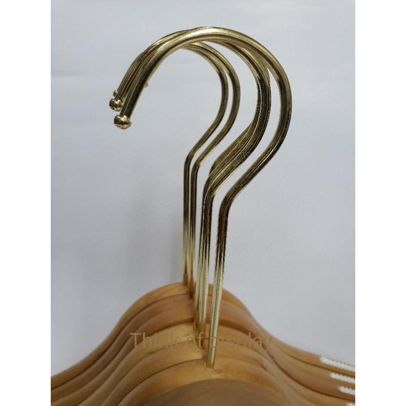 ไม้แขวนไม้แท้ ไม้แขวนเสื้อไม้ตะขอยาว ไม้แขวนบูติค ไม้แขวนไฮโซ แพ็คละ 12ชิ้น และ แพ็คเล็ก 6 ชิ้น - thumbnail 4