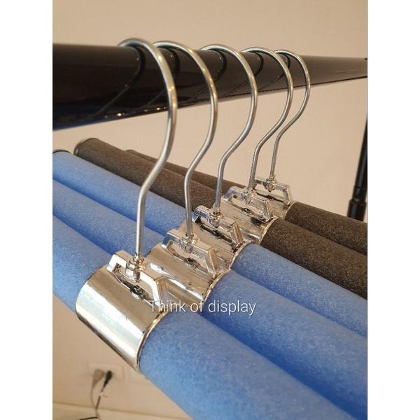 ไม้แขวนเสื้อเด็กโฟม ดัดได้ แพ็คละ 12 ชิ้น - thumbnail 4