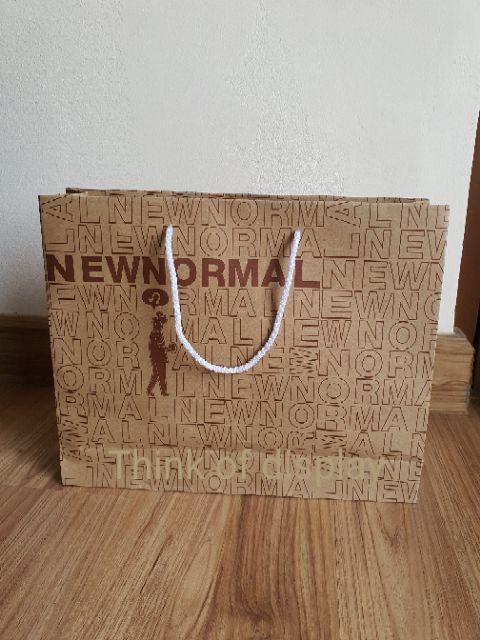 ถุงกระดาษพิมพ์ลาย ถุงกระดาษแฟชั่น ลายnew normal แพ็คละ 50 ใบ - thumbnail 3