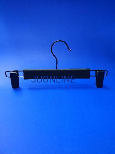 ไม้แขวนกางเกง ไม้หนีบกางเกง ไม้หนีบกระโปรง No.1200 สีดำ/สีใสขุ่น แพ็คละ 12 ชิ้น - thumbnail 4