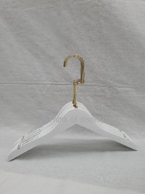 ไม้แขวนไม้ ไม้แขวนเสื้อไม้แท้สีขาวตะขอคอ C สีทอง และสีโรสโกลด์แพ็ค 6 อัน แพ็ค 12 อัน HWW - thumbnail 5