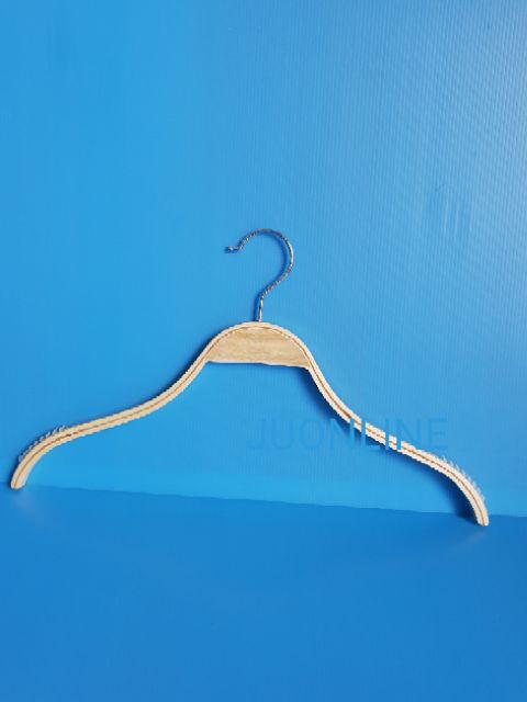 ไม้แขวนเสื้อรุ่นซาร่า ไม้แท้ ไหล่โค้ง  แพ็คละ 12 ชิ้น - thumbnail 6