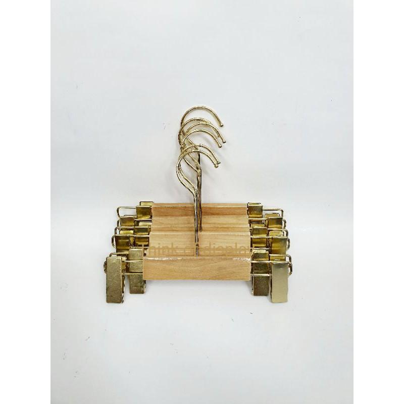 ไม้แขวนกางเกงเด็กไม้แท้ ไม้หนีบกางเกง/กระโปรงเด็ก ตะขอสีทองคอยาว แพ็คละ 6 อันและแพ็คละ 12 อัน - thumbnail 2