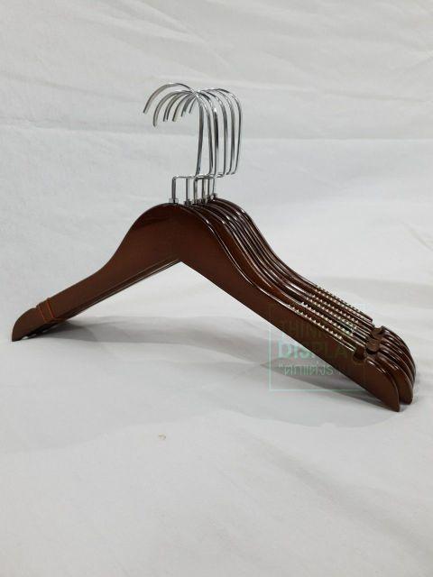 ไม้แขวนไม้สีโอ๊ค ไม้แขวนเสื้อไม้แท้  แพ็คละ12 อัน - thumbnail 5