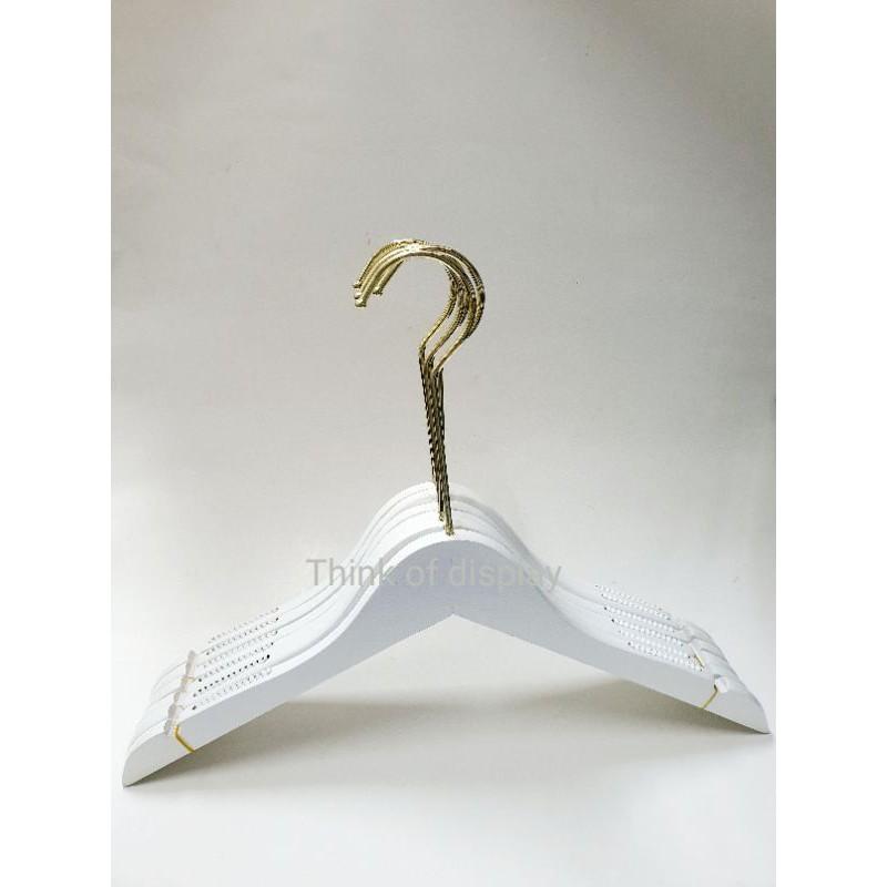 ไม้แขวนเสื้อไม้แท้สีขาว ตะขอยาวสีทองไม้แขวนเสื้อไม้ รุ่น WH003W แพ็คละ 6 อัน / แพ็คละ 12 อัน - thumbnail 3