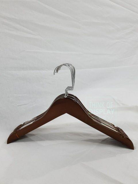 ไม้แขวนไม้สีโอ๊ค ไม้แขวนเสื้อไม้แท้  แพ็คละ12 อัน - thumbnail 2