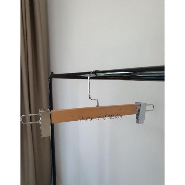 ไม้หนีบกางเกงไม้แท้ ไม้หนีบกางเกงกระโปรง ตะขอC สีเงิน แพ็ค 6 อัน/แพ็ค 12 อัน - thumbnail 5