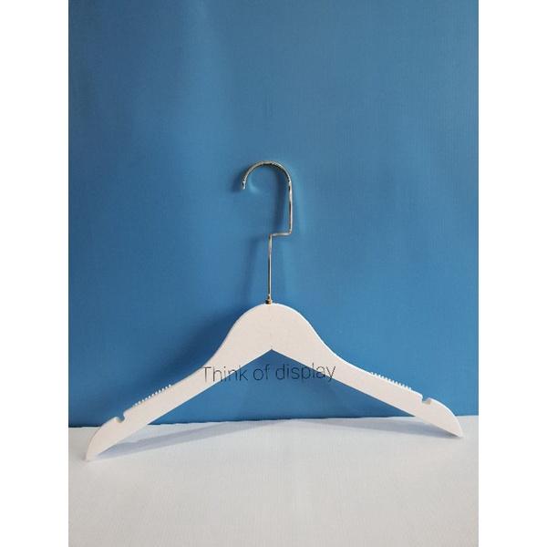 ไม้แขวนเสื้อไม้สีขาว ไม้หนีบกางเกงไม้สีขาว รุ่นตะขอคอCยาวสีทอง แพ็ค 6 อัน/แพ็ค 12 อัน - thumbnail 4