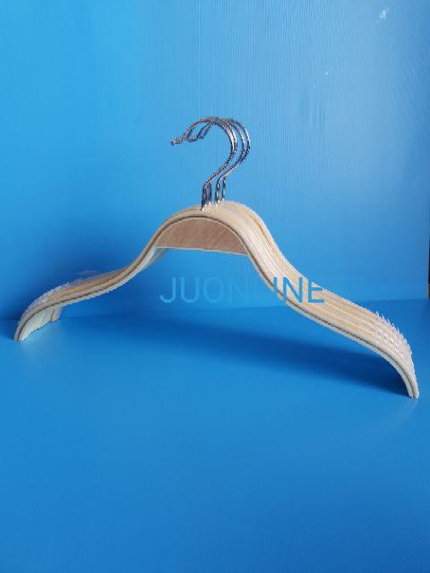 ไม้แขวนเสื้อรุ่นซาร่า ไม้แท้ ไหล่โค้ง  แพ็คละ 12 ชิ้น - thumbnail 3