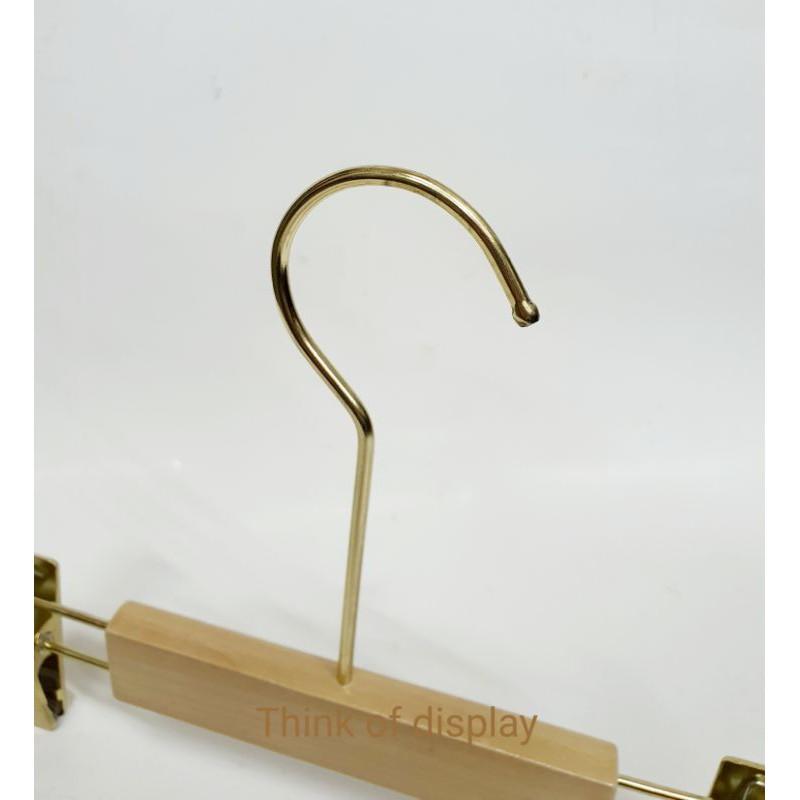 ไม้แขวนกางเกงเด็กไม้แท้ ไม้หนีบกางเกง/กระโปรงเด็ก ตะขอสีทองคอยาว แพ็คละ 6 อันและแพ็คละ 12 อัน - thumbnail 3