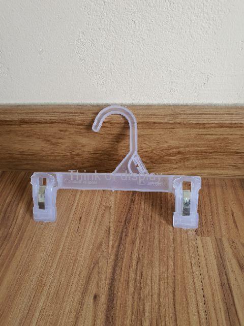 ไม้แขวนพลาสติกหนีบกางเกง ไม้แขวนกางเกง ไม้แขวนพลาสติก 707 แพ็คละ 12 อัน - thumbnail 8