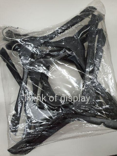 ไม้แขวนพลาสติกลายไม้/สีดำ ไม้แขวนNo.700 แพ็คละ 12 อัน - thumbnail 4