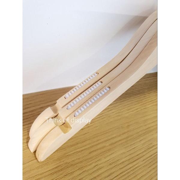 ไม้แขวนเสื้อและไม้หนีบกางเกงไม้ สีธรรมชาติไม่เคลือบเงา ตะขอกลมยาวสีทอง สำหรับผู้ใหญ่ - thumbnail 6