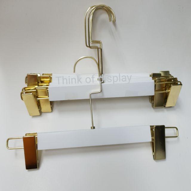 ไม้แขวนกางเกงไม้แท้สีขาว ตะขอคอ C สีทอง แพ็คละ 6 อัน แพ็คละ 12 อัน