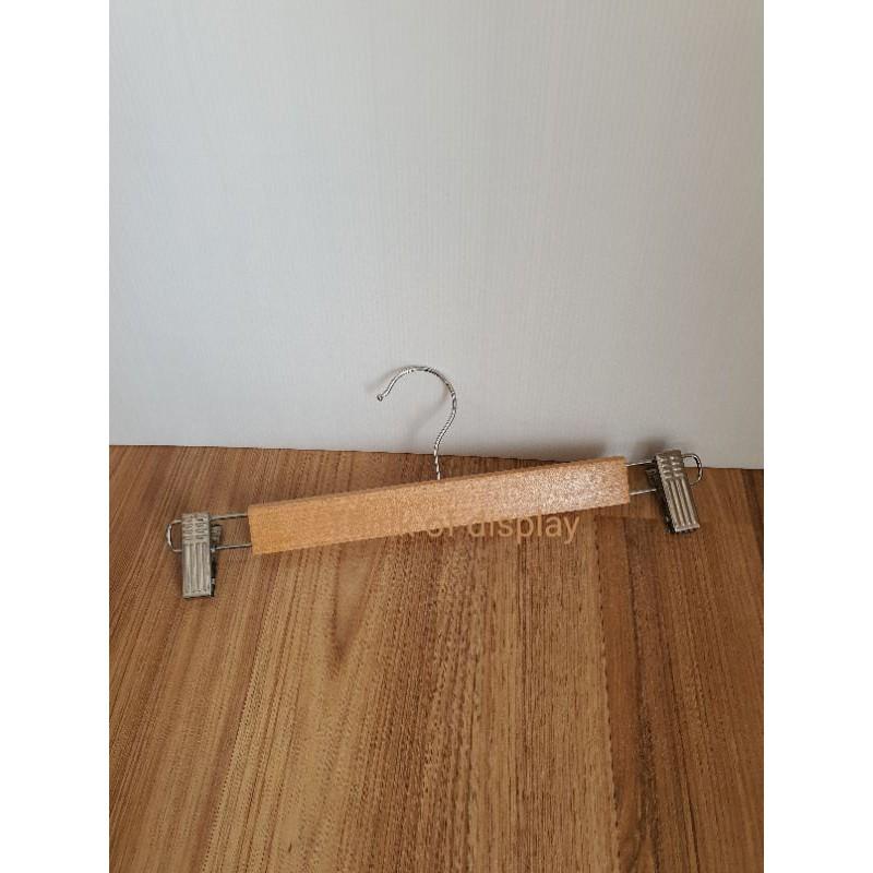 ไม้หนีบกางเกงกระโปรง ไม้แขวนกางเกงไม้แท้ DU01 - thumbnail 4