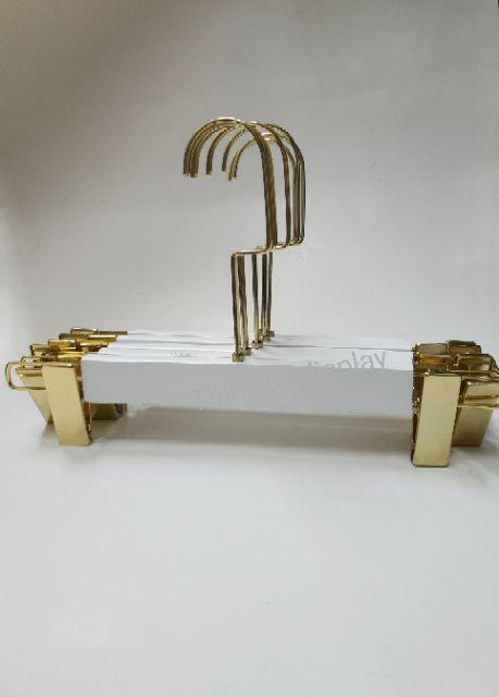 ไม้แขวนกางเกงไม้แท้สีขาว ตะขอคอ C สีทอง แพ็คละ 6 อัน แพ็คละ 12 อัน - thumbnail 2