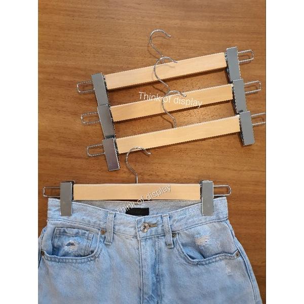 ไม้หนีบกางเกง ไม้แขวนกางเกง ไม้แท้  DUO3 -J สำหรับผู้ใหญ่ แพ็ค 6 อัน และ แพ็ค 12 อัน - thumbnail 8