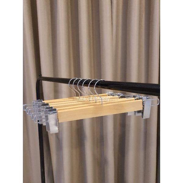 ไม้หนีบกางเกง ไม้แขวนกางเกง ไม้แท้  DUO3 -J สำหรับผู้ใหญ่ แพ็ค 6 อัน และ แพ็ค 12 อัน - thumbnail 5